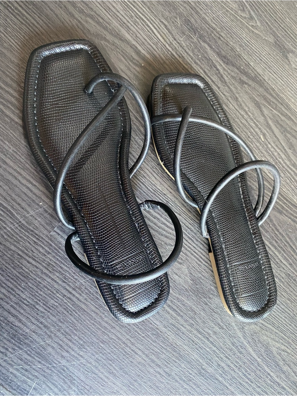 Dolce Vita Leanna Black Flat Sandals Slip On Great Condition